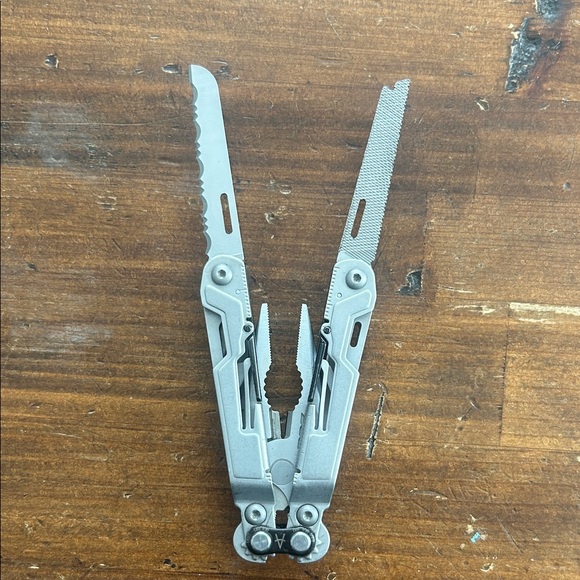 Sog Power Pint Multi-Tool - Picture 4 of 9